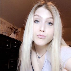 Meet your Posher, Olivia